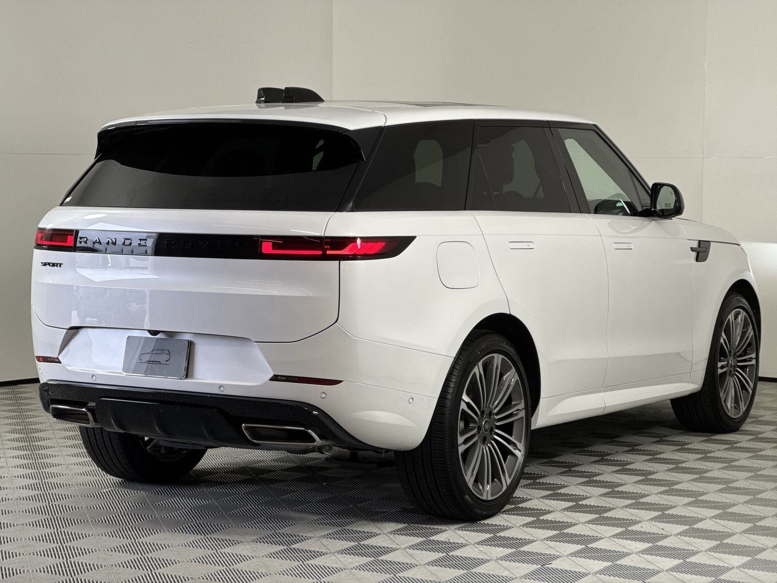 2025 Land Rover Range Rover Sport SE photo 4