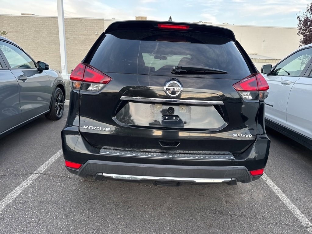 2018 Nissan Rogue SV photo 12