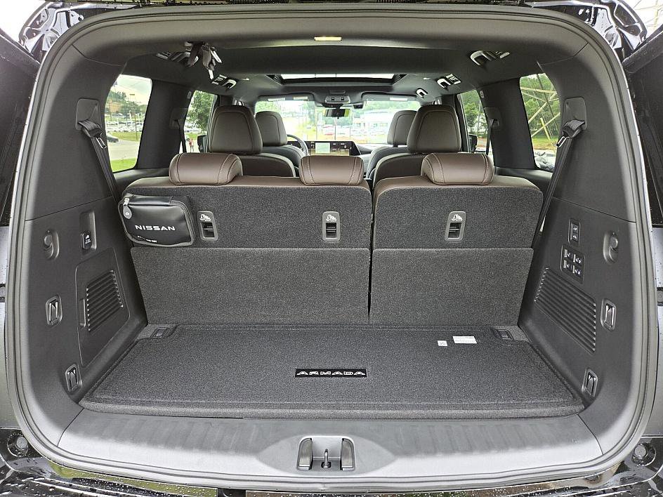 2025 Nissan Armada Platinum Reserve photo 10