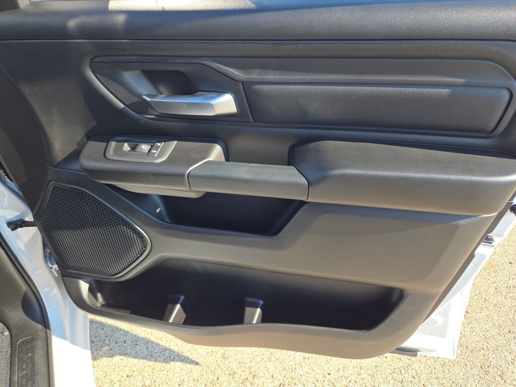 2025 Ram 1500 Tradesman photo 4