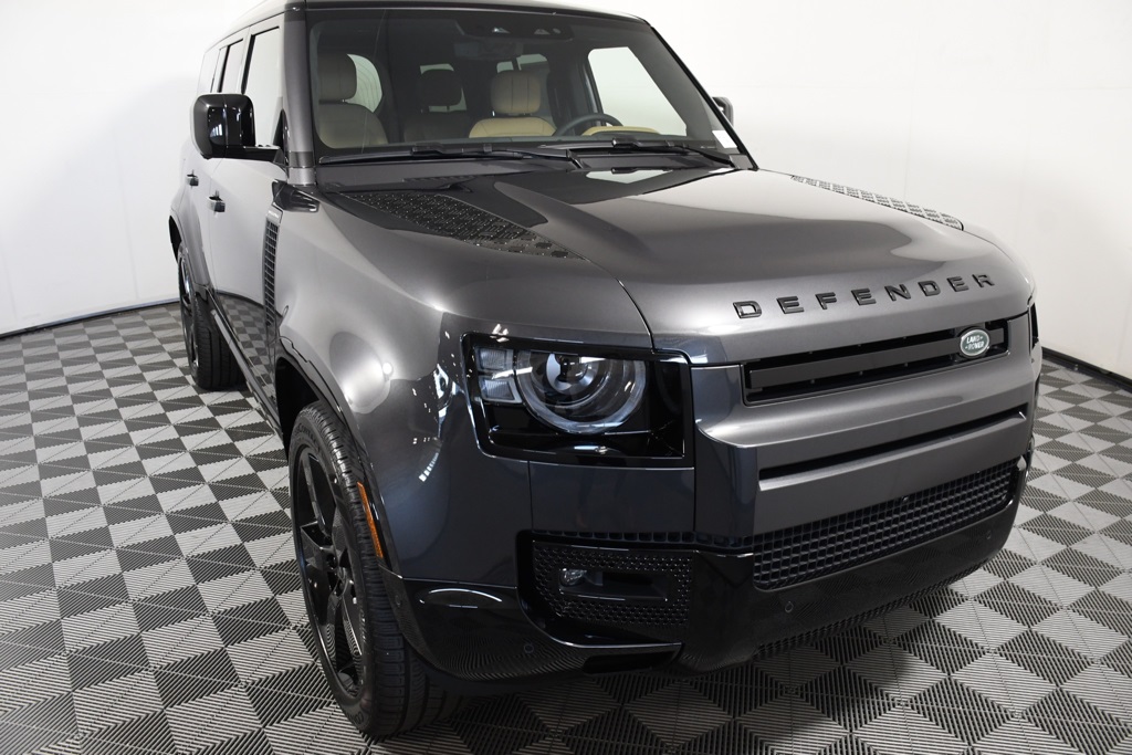 2025 Land Rover Defender 130 V8 photo 9