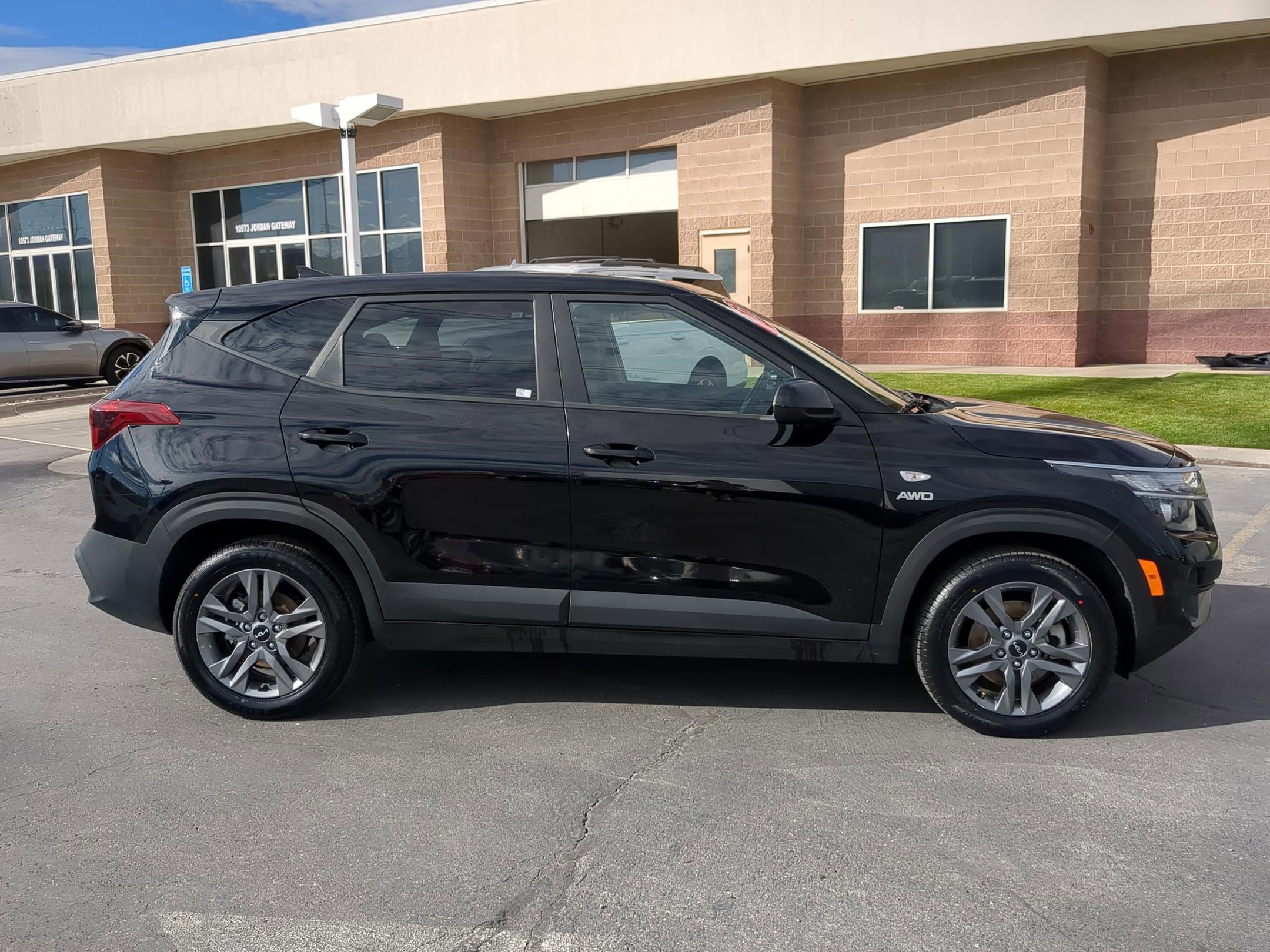 2023 Kia Seltos LX photo 6