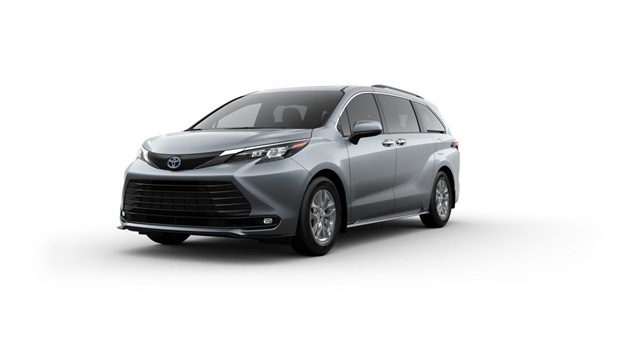 2025 Toyota Sienna XLE's photo