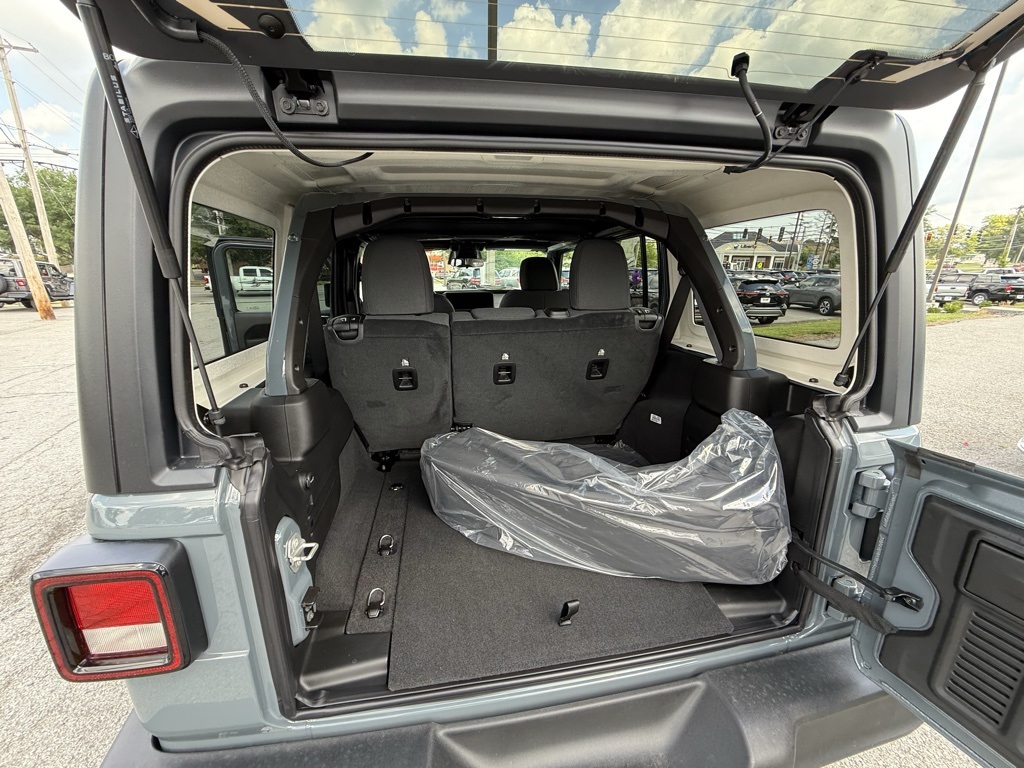 2025 Jeep Wrangler Sport S photo 25