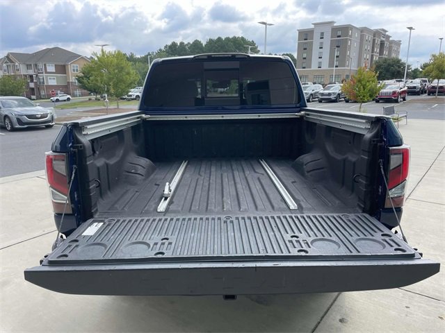 2020 Nissan Titan Crew Cab photo 8