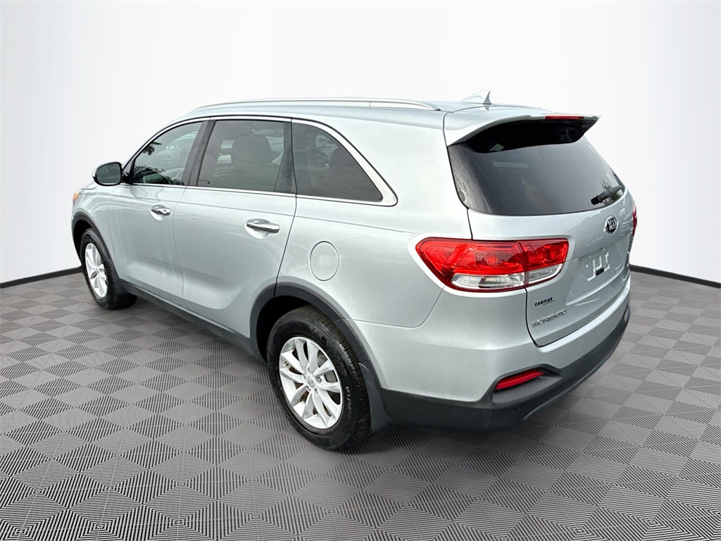 2017 Kia Sorento LX photo 4