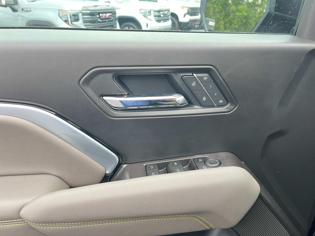 2025 Chevrolet Colorado ZR2 photo 14