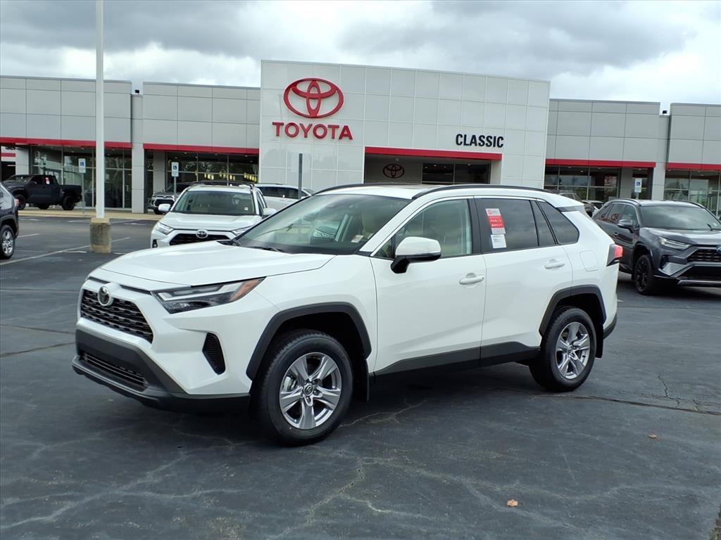 2025 Toyota RAV4 XLE's photo