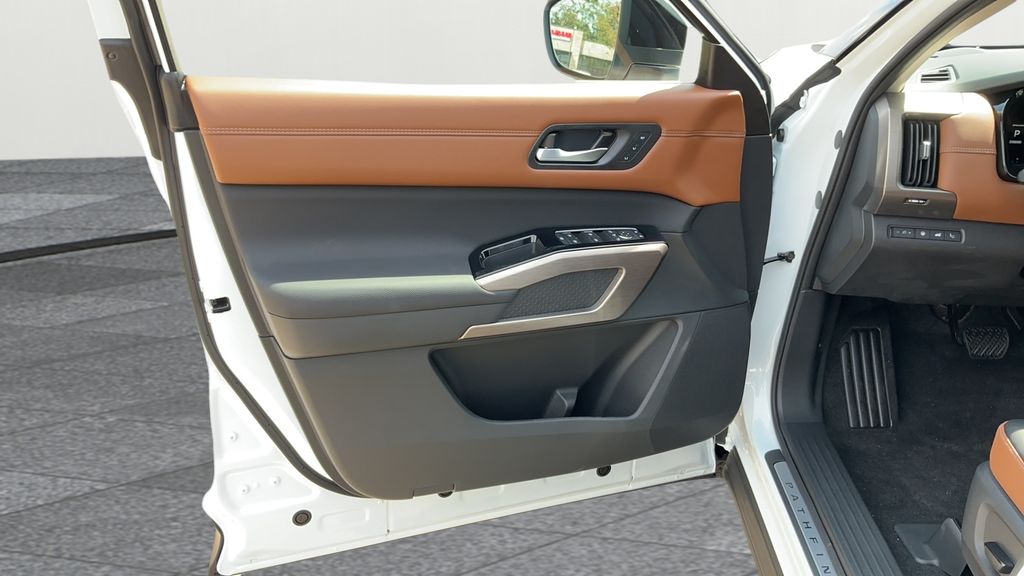 2025 Nissan Pathfinder Platinum photo 22