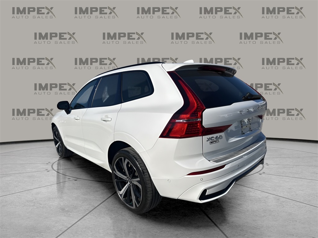 2025 Volvo XC60 B5 photo 3