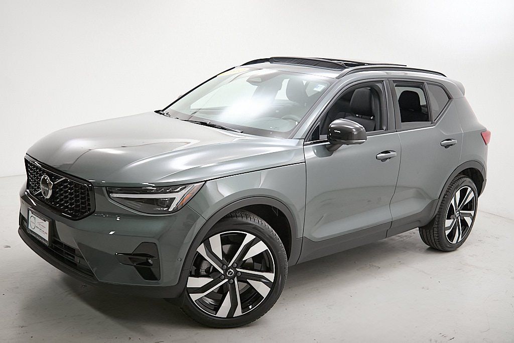 2026 VOLVO XC40 - Image 2