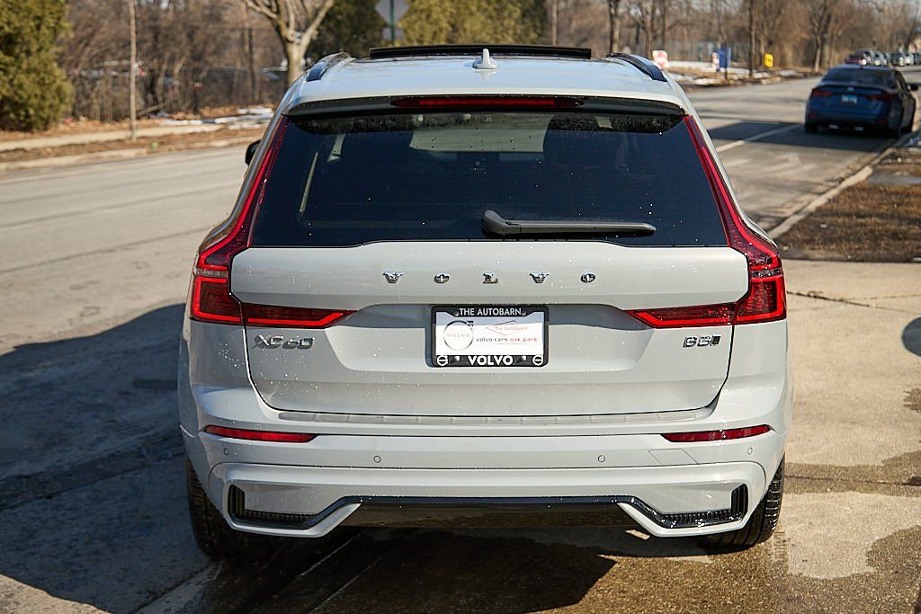 2026 VOLVO XC60 - Image 7