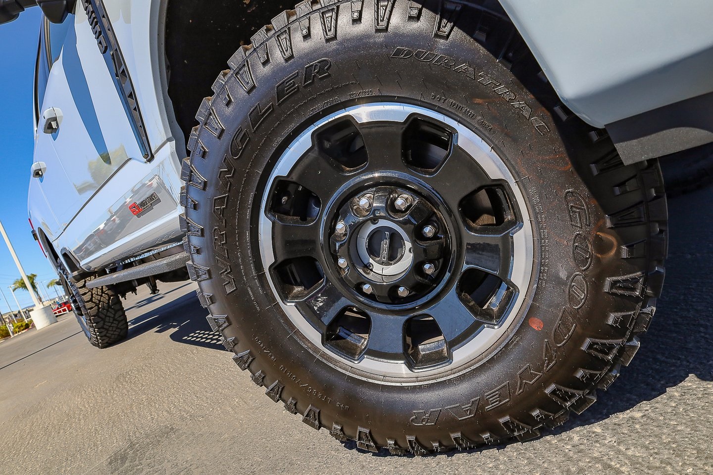 2025 Ford F-250 Platinum photo 2