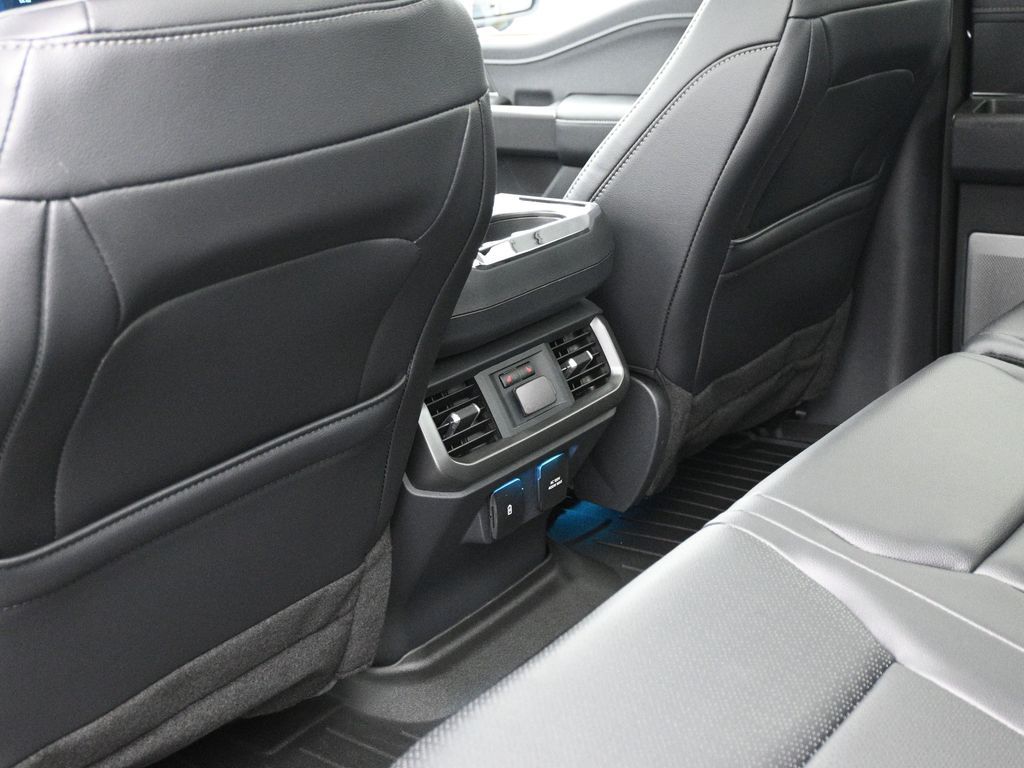 2024 Ford F-150 Lariat photo 16