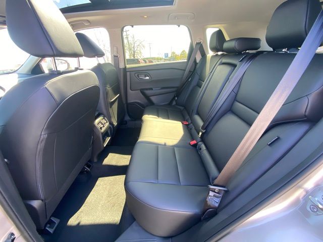 2026 Nissan Rogue SV photo 14
