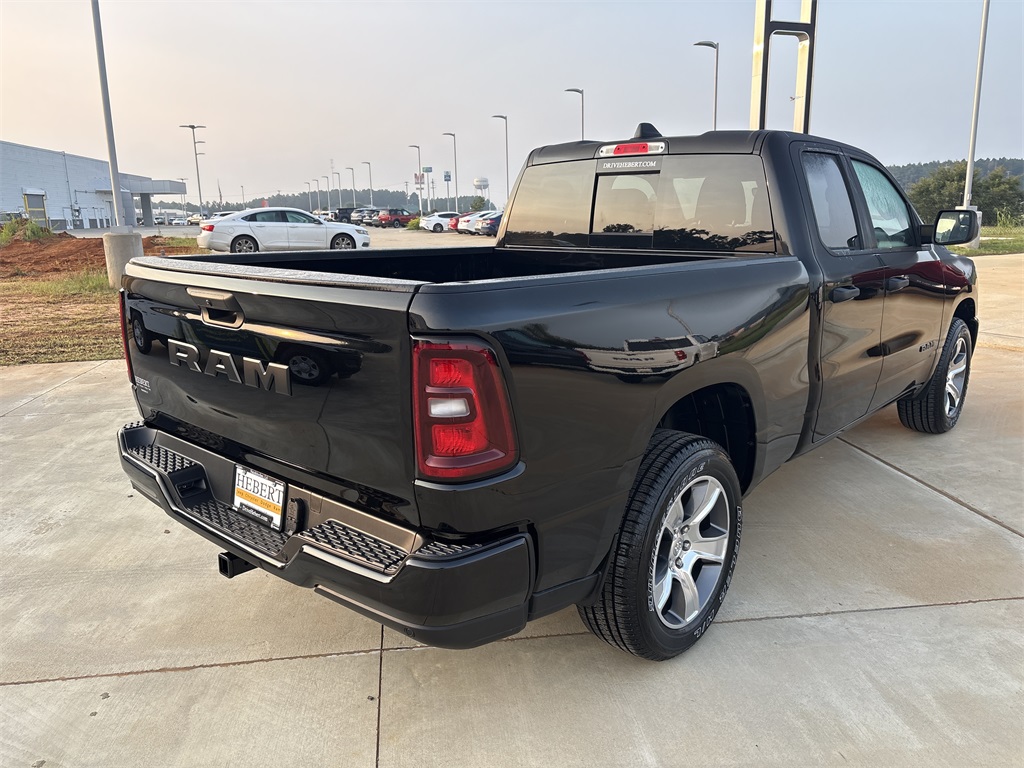 2025 Ram 1500 Tradesman photo 3