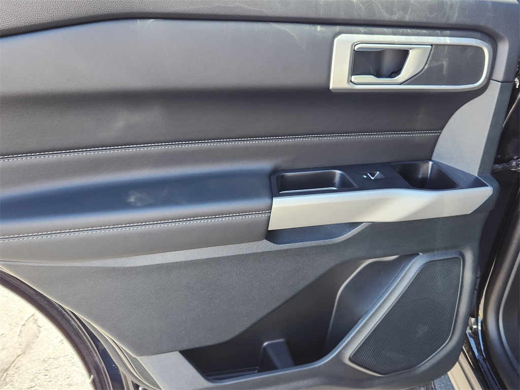 2023 Ford Explorer XLT photo 12