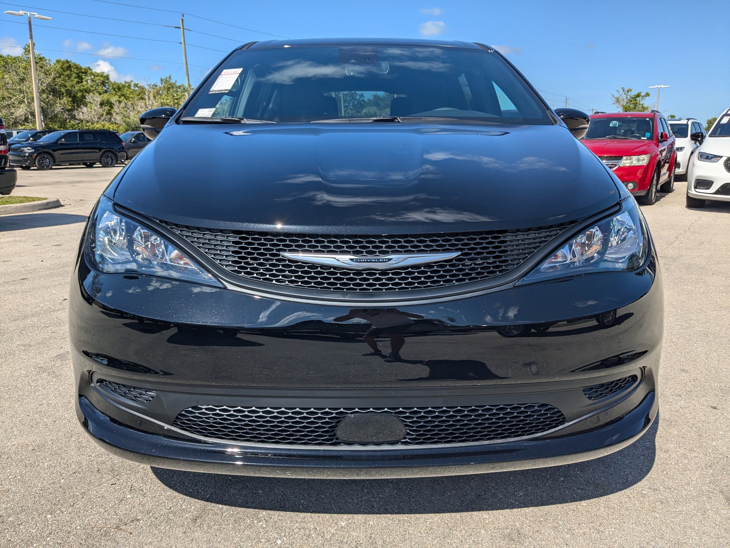 2025 Chrysler Voyager LX photo 3
