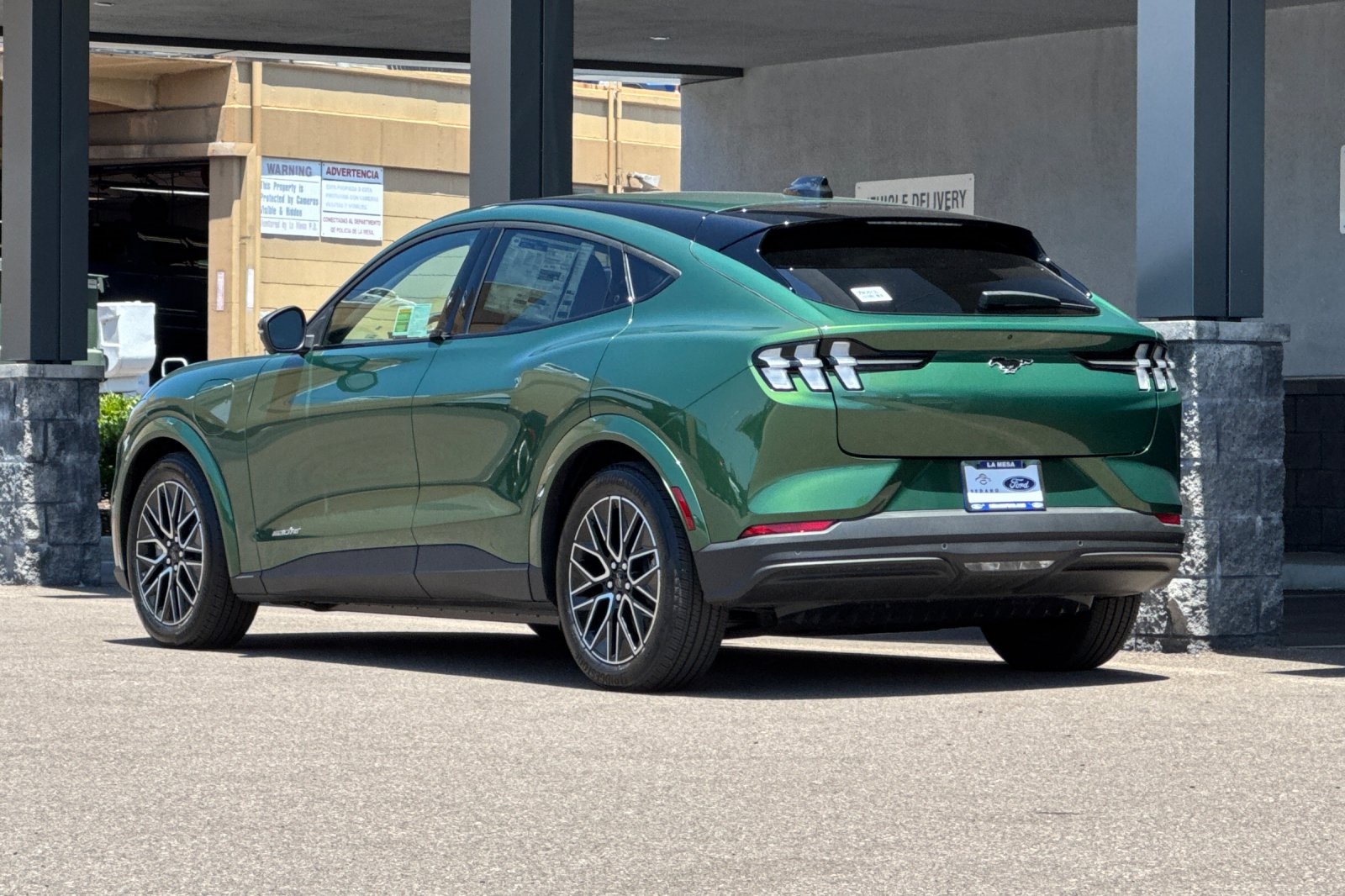 2025 Ford Mustang Mach-E Premium photo 5