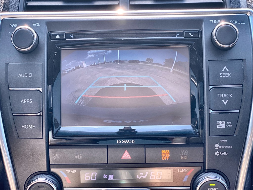 2016 Toyota Camry XLE photo 22