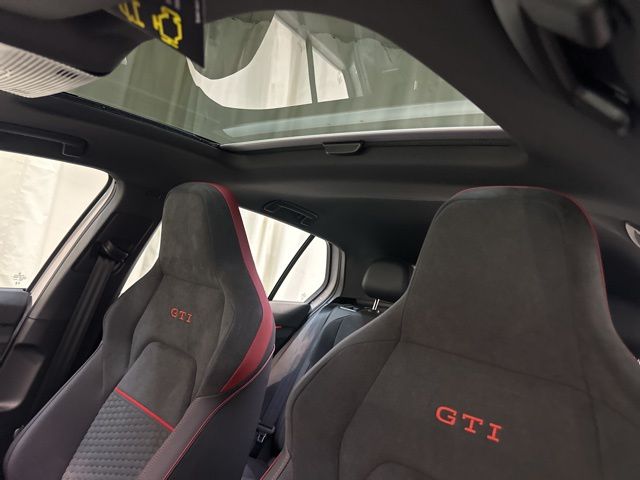 2025 Volkswagen Golf GTI SE photo 25
