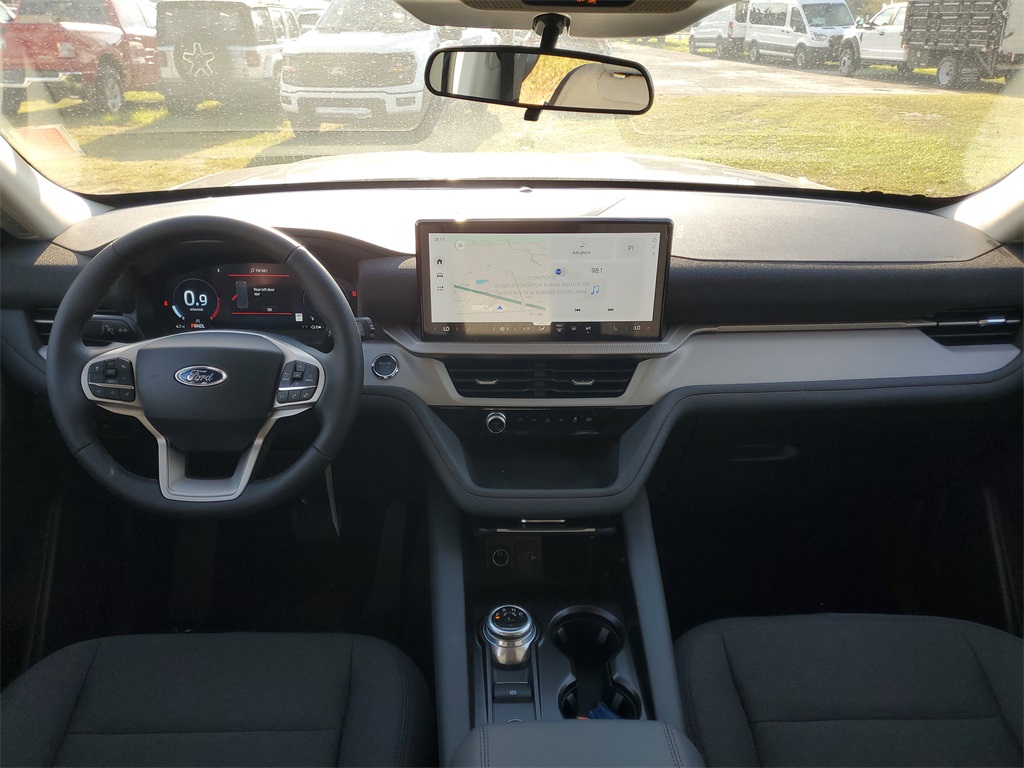 2025 Ford Explorer photo 21