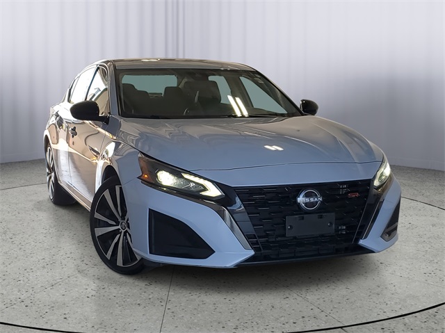 2023 Nissan Altima 2.5 SR photo 2