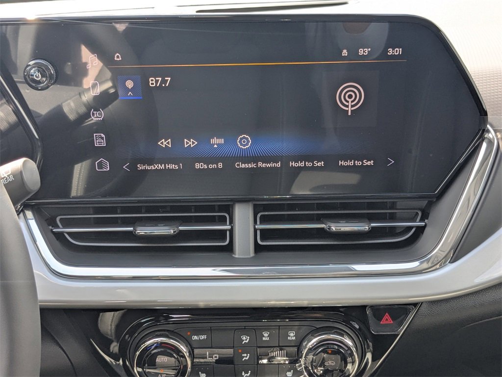 2025 Chevrolet Trax LT photo 13