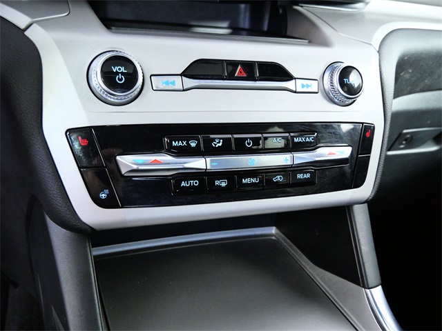 2023 Ford Explorer XLT photo 20