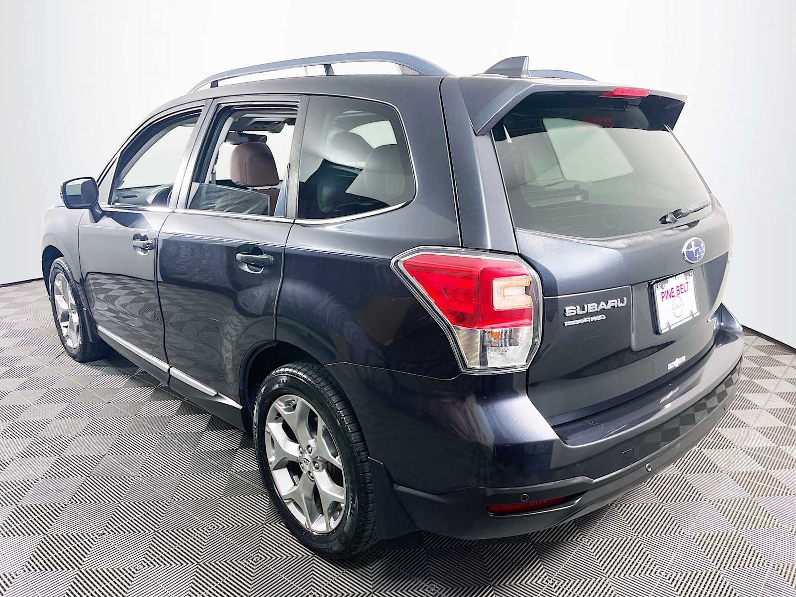 2018 Subaru Forester Touring photo 6