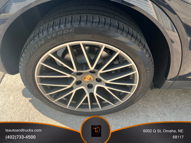 2020 Porsche Cayenne photo 7