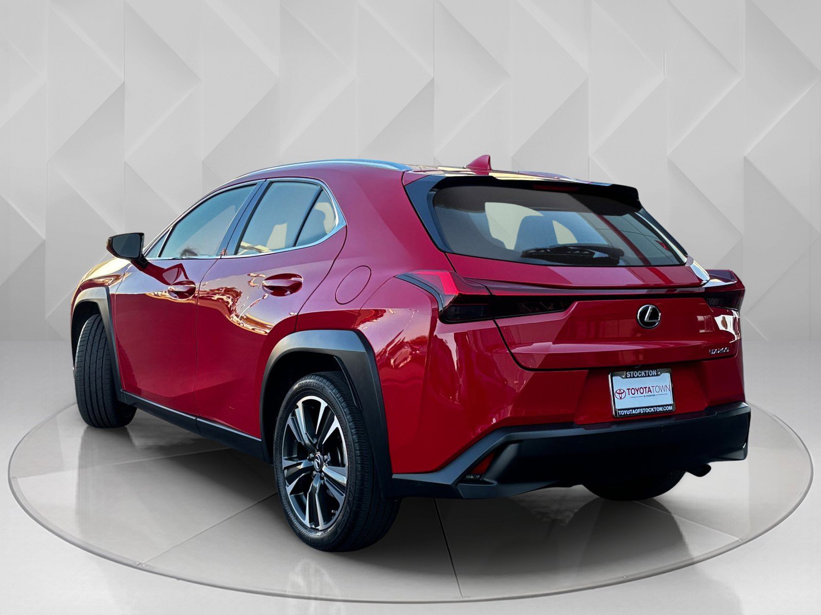 2019 Lexus UX 200 photo 3
