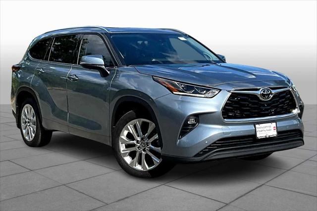 2023 Toyota Highlander Limited photo 2