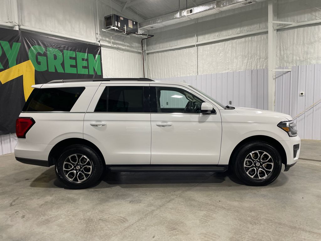 2024 Ford Expedition XLT photo 2