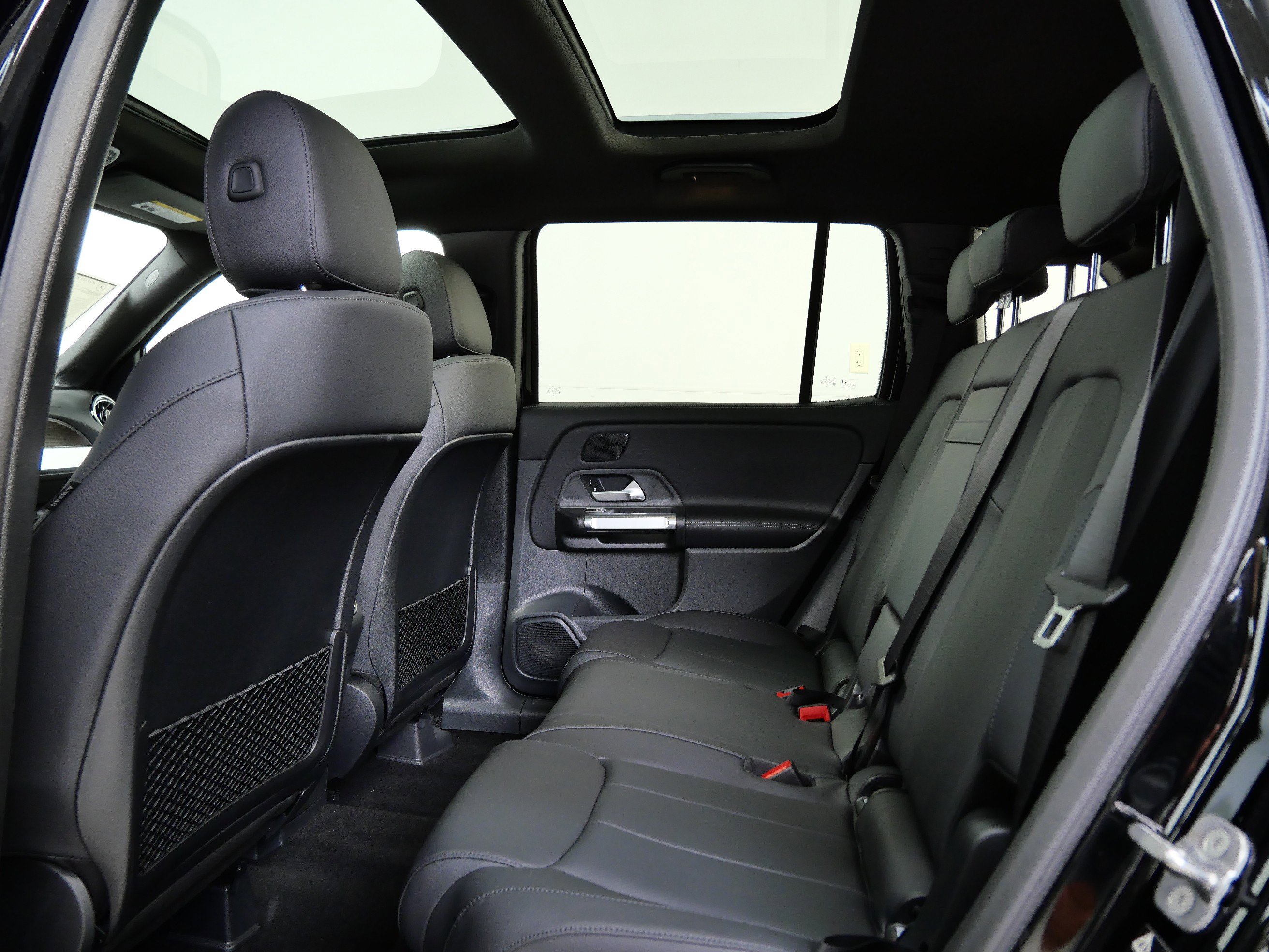 2026 Mercedes Benz GLB 250 4MATIC photo 6