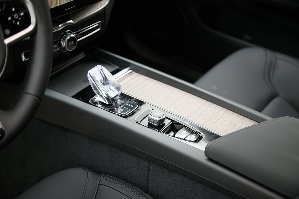 2026 VOLVO XC60 - Image 14