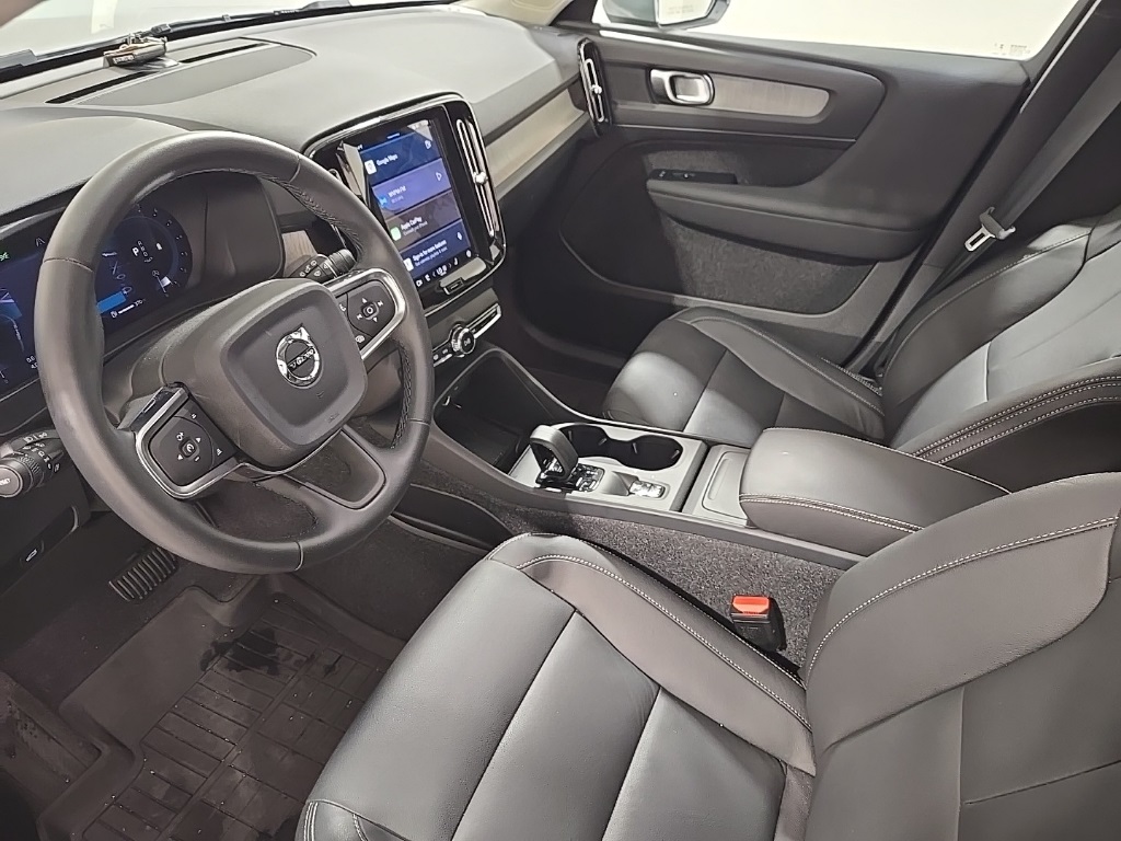 2025 Volvo XC40 Core photo 17