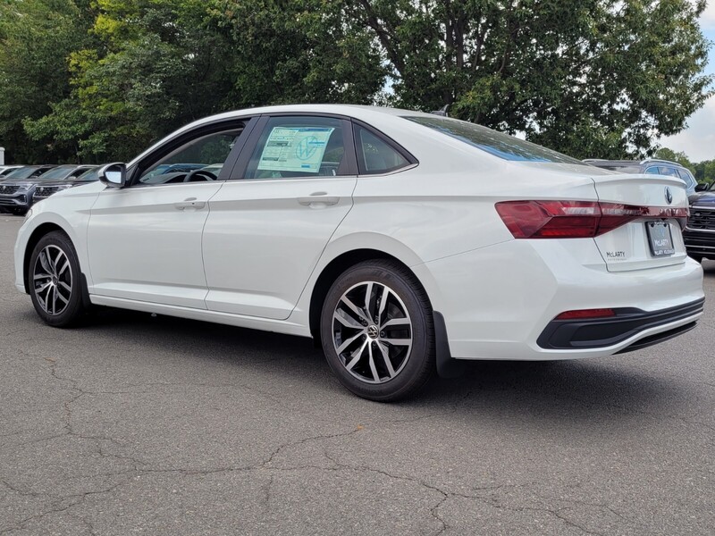 2025 Volkswagen Jetta SE photo 3
