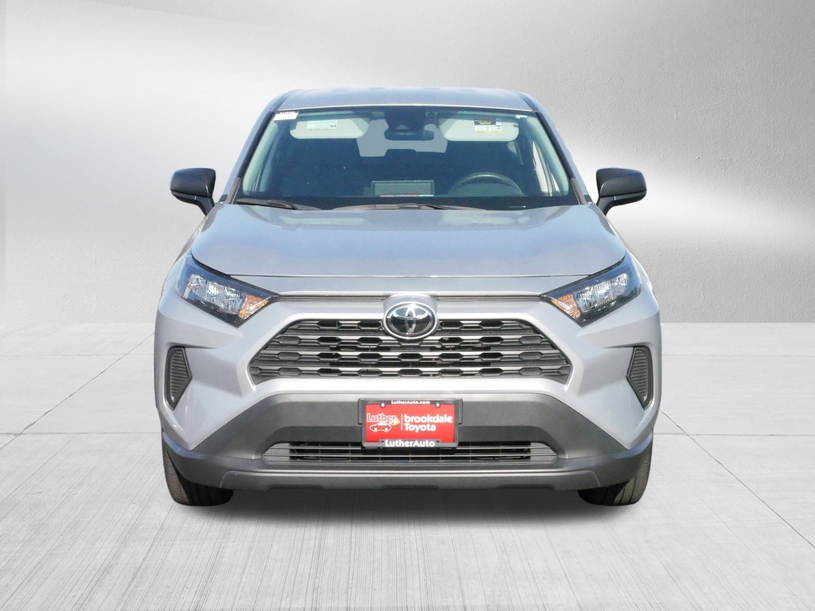 2022 Toyota RAV4 LE photo 2