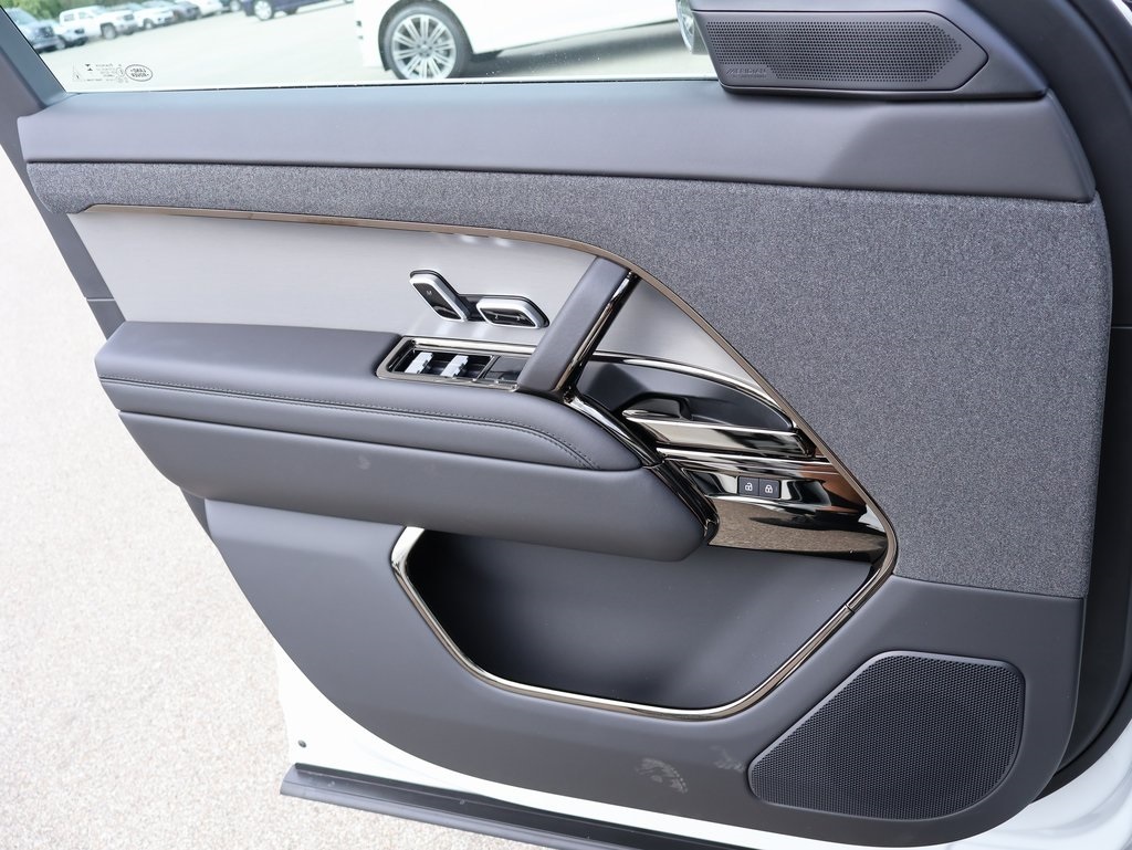 2025 Land Rover Range Rover Sport SE photo 26
