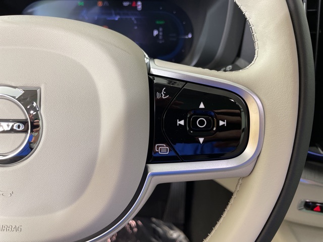 2025 Volvo XC60 T8 Plus photo 21