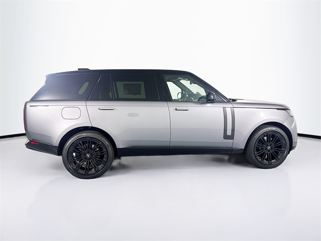 2025 Land Rover Range Rover SE photo 2