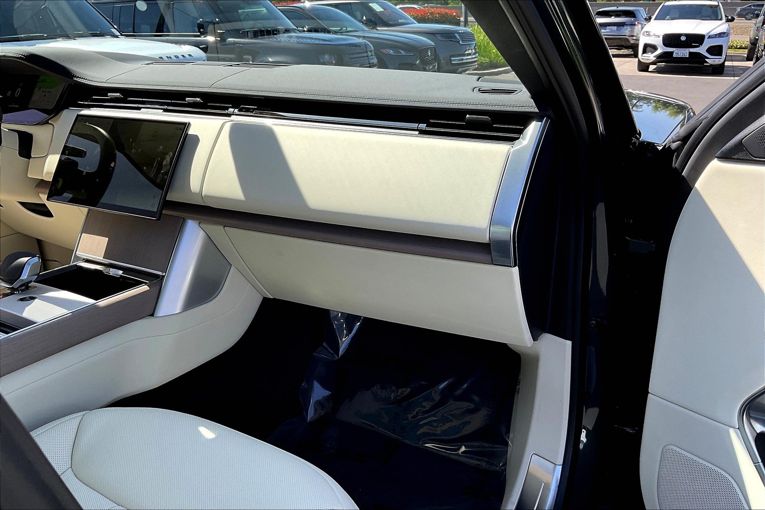 2025 Land Rover Range Rover SE photo 27