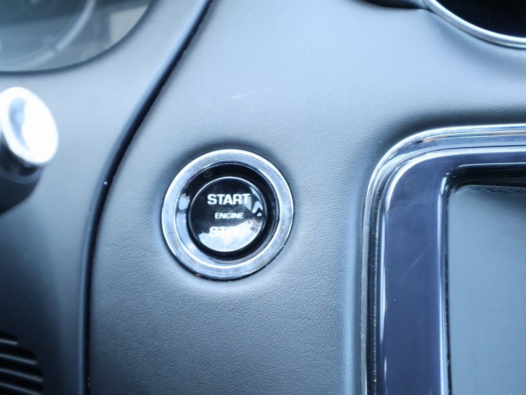 2014 Jaguar XJ Base photo 25