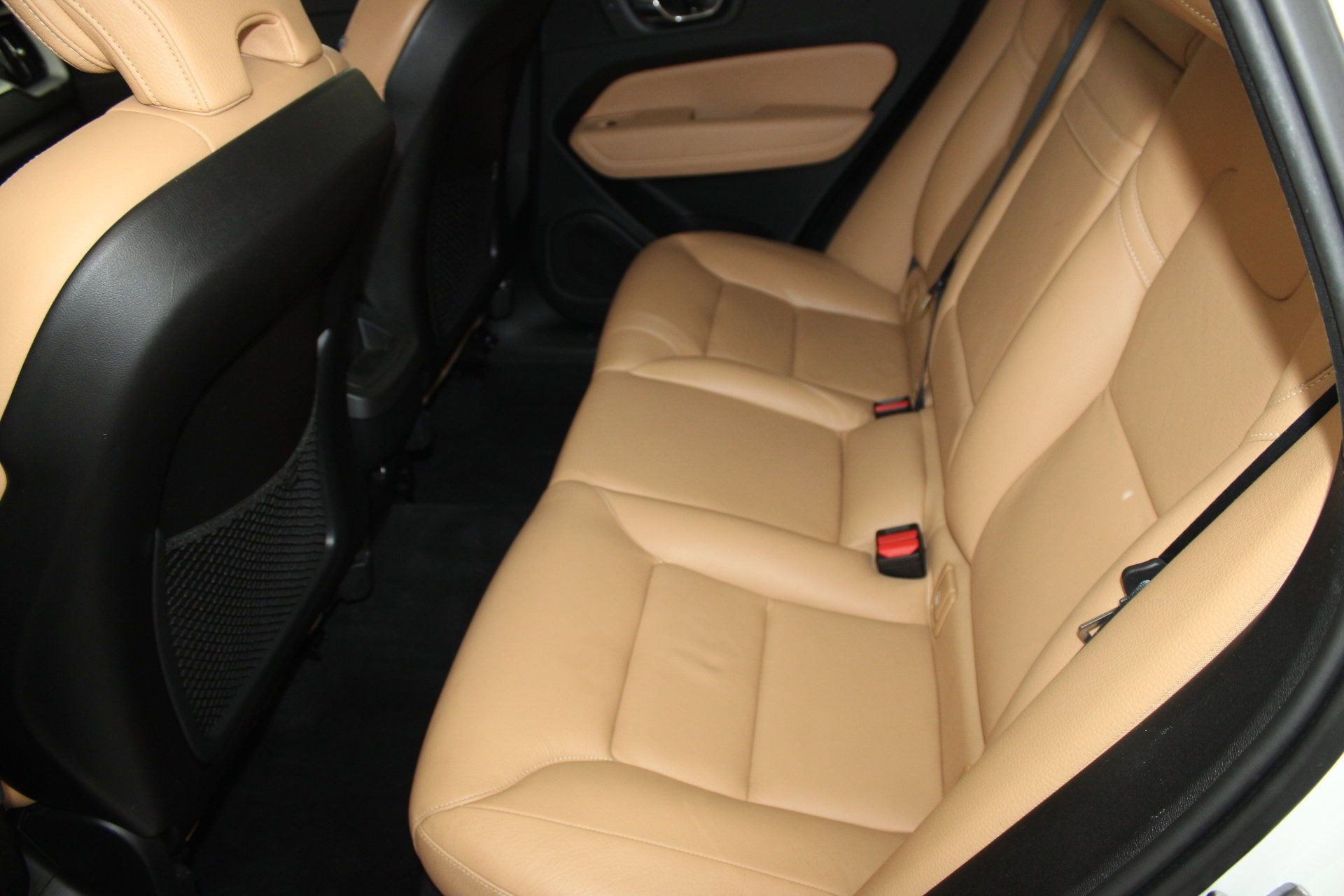2020 Volvo XC60 T5 Momentum photo 24