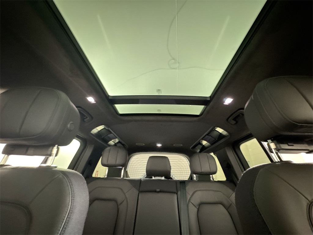 2025 Land Rover Defender 110 V8 photo 19