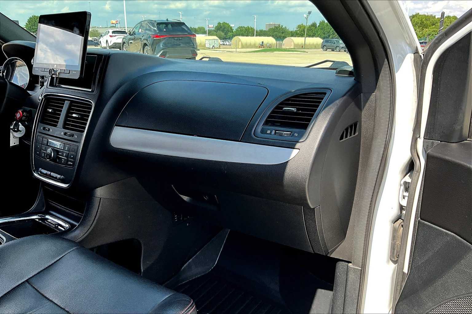 2017 Dodge Grand Caravan GT photo 17