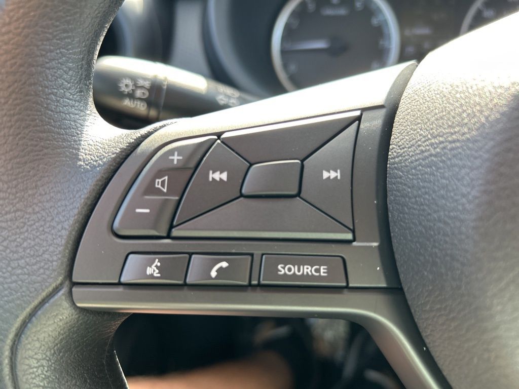 2025 Nissan Kicks Play S photo 17