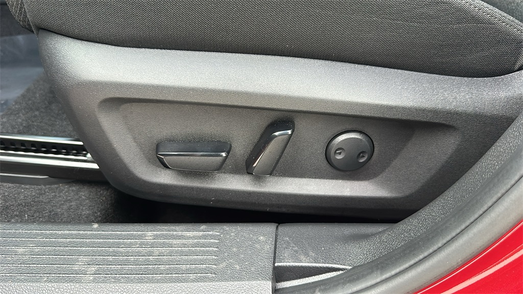 2024 Nissan Rogue SV photo 13