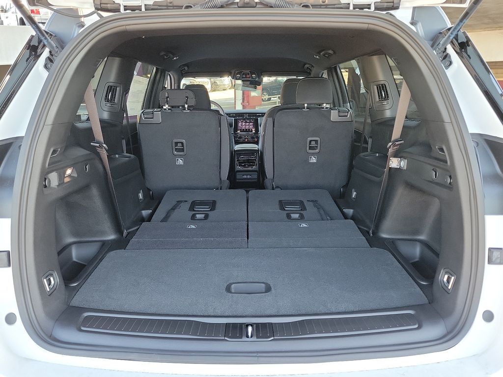 2025 Jeep Grand Cherokee Laredo photo 12